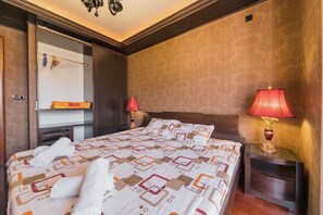 2 bedrooms, iron/ironing board, travel cot, WiFi