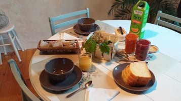 Free daily cooked-to-order breakfast