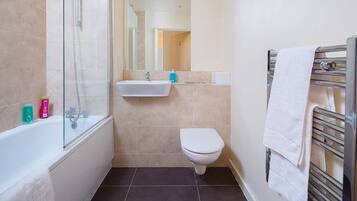 Apartment | Bathroom | Hair dryer, towels