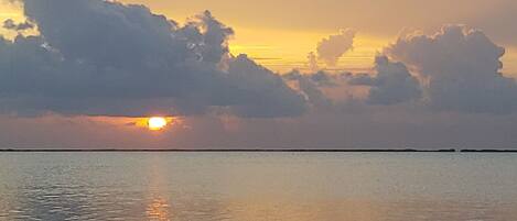 沙滩椅、沙滩毛巾