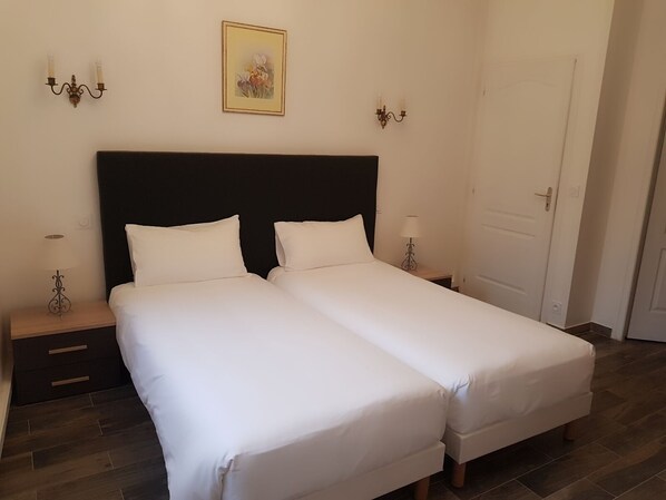 Classic Double or Twin Room | Free WiFi, bed sheets - Maison Jardin (Selles-sur-Cher)