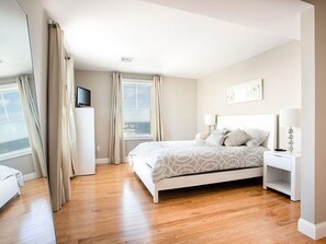 5 bedrooms, iron/ironing board, free WiFi, bed sheets