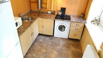 Apartment | Eigene Küche | Großer Kühlschrank, Mikrowelle, Herdplatte, Wasserkocher