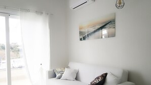 Apartment, 2 Schlafzimmer, Terrasse, Poolblick | Wohnzimmer