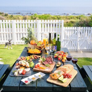 Outdoor dining - Seaglass Shirahama (Minamiboso)