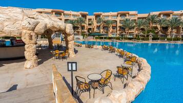 Outdoor pool, sun loungers