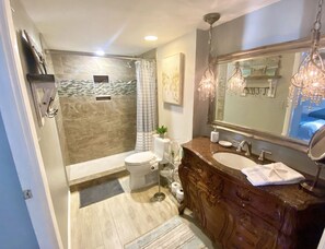 Sèche-cheveux, serviettes fournies