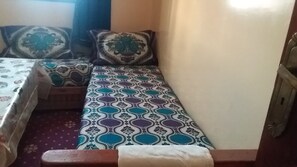 2 bedrooms, travel cot, free WiFi, bed sheets