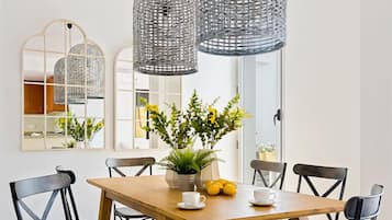 Apartment (2 Bedrooms) | In-room dining