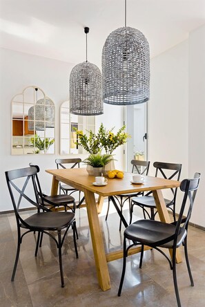 Apartment (2 Bedrooms) | In-room dining