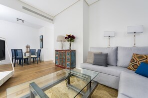 Apartment, 2 Bedrooms | Living room | 32-inch TV with cable channels