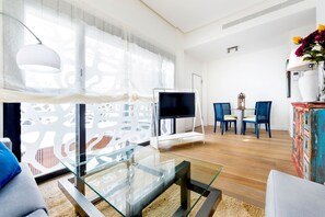 Apartment (2 Bedrooms) | Wohnbereich