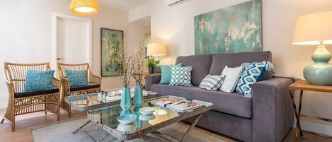 Apartment, 2 Bedrooms | Living room | 32-inch TV with cable channels