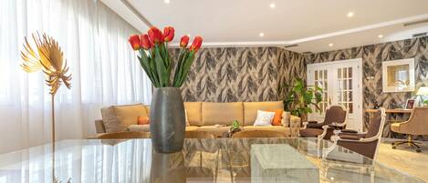 Apartment (3 Bedrooms) | In-room dining