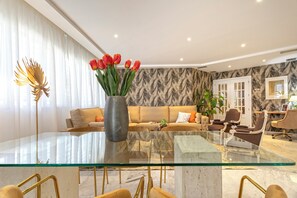 Apartment (3 Bedrooms) | In-room dining - Genteel Home Isabel Católica I (Granada)