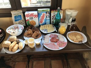 Daily continental breakfast for a fee - Hacienda Puerto de las Muelas (Ronda)