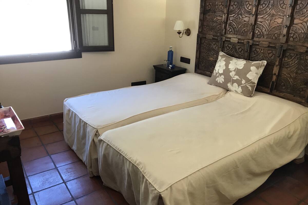 Traditional Double Room, Non Smoking, Mountain View | Iron/ironing board, bed sheets