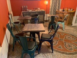 Esmorzar diari d'estil bufet gratuït 