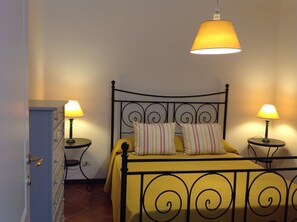 2 bedrooms, iron/ironing board, free WiFi, bed sheets - Self-contained house, nestled in a pine forest, just a few meters from a beautiful bay. (Marina di Pulsano)