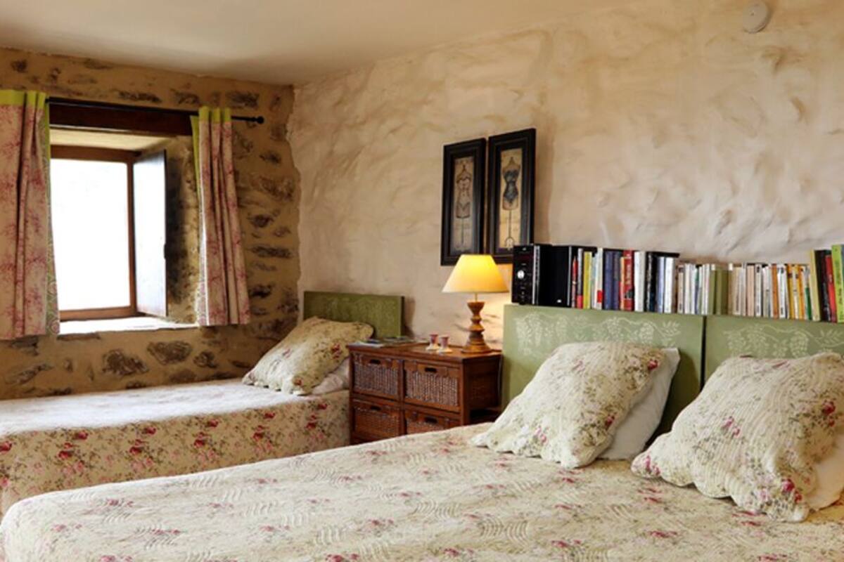 Room (Pierre Blanche) | Individually decorated, individually furnished, bed sheets