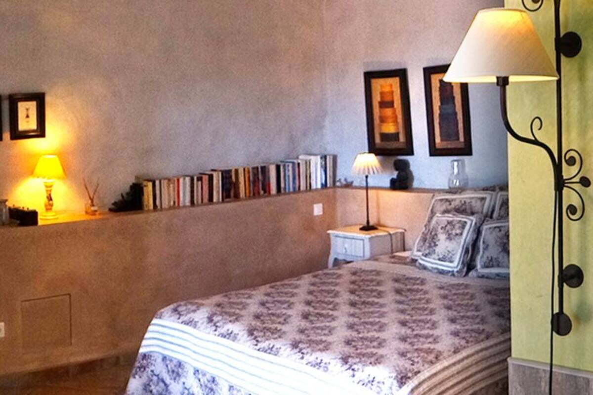 Room, 1 Queen Bed, Hill View (Chez Norma) | Individually decorated, individually furnished, bed sheets