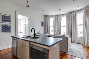 Interior - Newly Renovated, Spacious Suite with Every Luxury (Richmond)