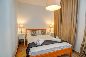 3 chambres, fer et planche à repasser, Wi-Fi gratuit, draps fournis