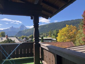 Property grounds - Ferienwohnung für 2-4 Personen, 2 Schlafzimmer, Wohnzimmer, Balkon (Bischofswiesen)