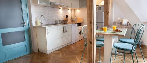 Loft | Essbereich im Zimmer