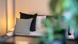 Leilighet – basic, 2 soverom, ikke-røyk | 2 soverom, sengetøy av topp kvalitet, skrivebord og strykejern/-brett