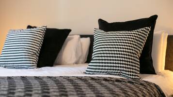 Basic Apartment, 2 Bedrooms, Non Smoking | 2 bedrooms, premium bedding, desk, iron/ironing board
