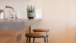 Leilighet – basic, 2 soverom, ikke-røyk | Spiseområde på rommet