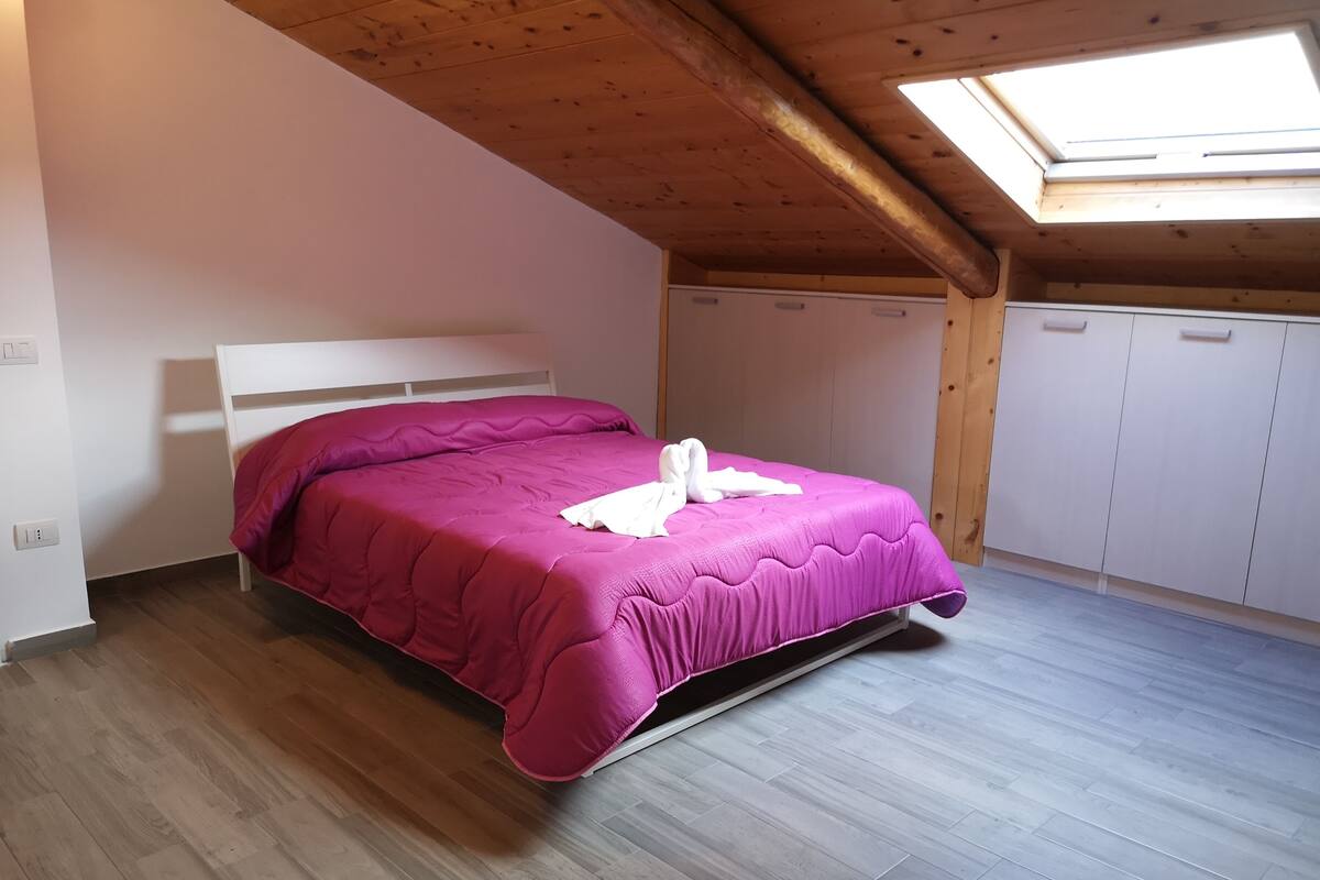 Down duvets, desk, soundproofing, free WiFi