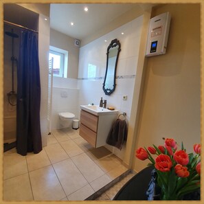 Traveller´s Lounge | Bathroom - Kolev Apartments (Kelsterbach)