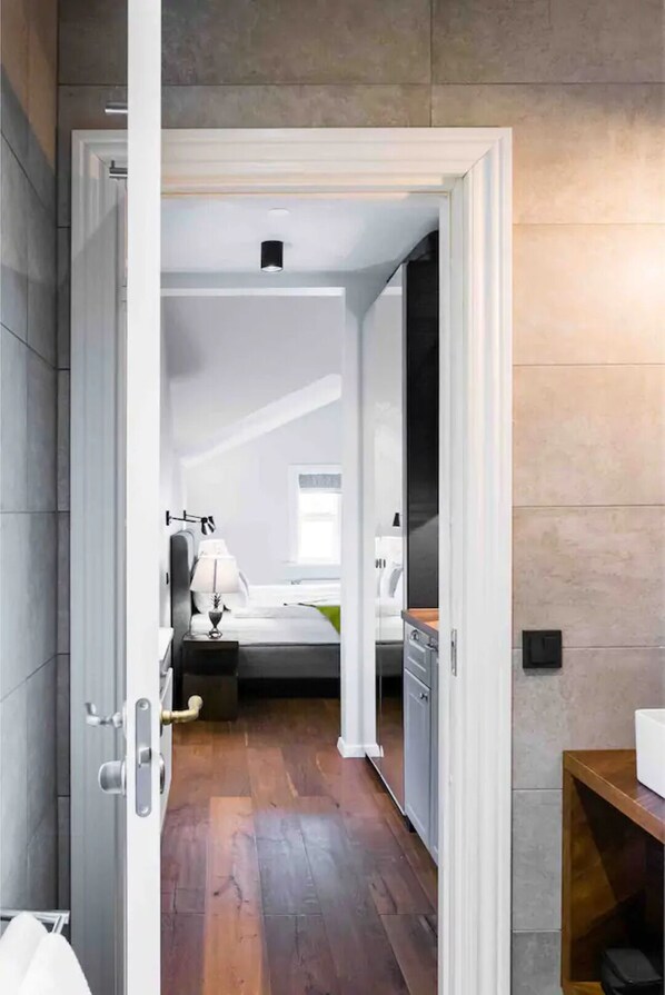 1 bedroom, iron/ironing board, travel crib, WiFi