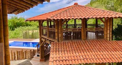 NATURE, WOOD AND CHARM IN THE COFFEE SHAFT.
