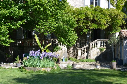 Maison de charme avec jardin et accès privé au fleuve Hérault