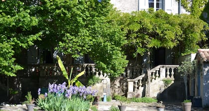 Maison de charme avec jardin et accÚs privé au fleuve Hérault