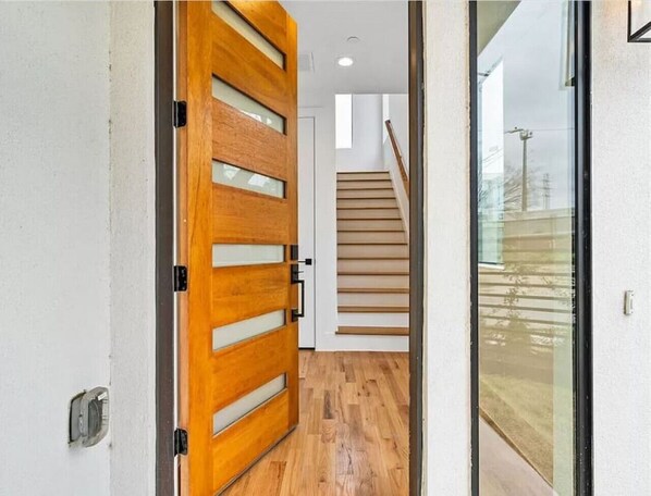 Interior - 4 Bedroom House w/Loft Near DT/Medical District and More! Sleep 12 (Houston)