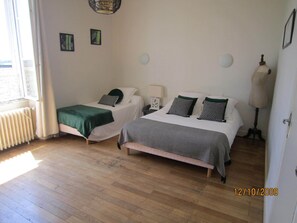 Classic Double Room | In-room business center - Le Camelia (Ruille-Froid-Fonds)