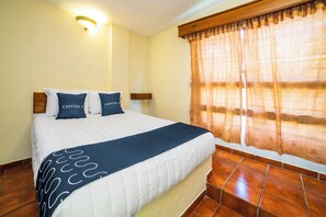 Habitación superior | Escritorio, sistema de insonorización, wifi gratis y ropa de cama