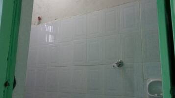 Single Room | Bathroom | Shower, slippers, towels, soap