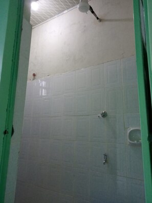 Single Room | Bathroom | Shower, slippers, towels, soap - Acacia Hotel (Machakos)