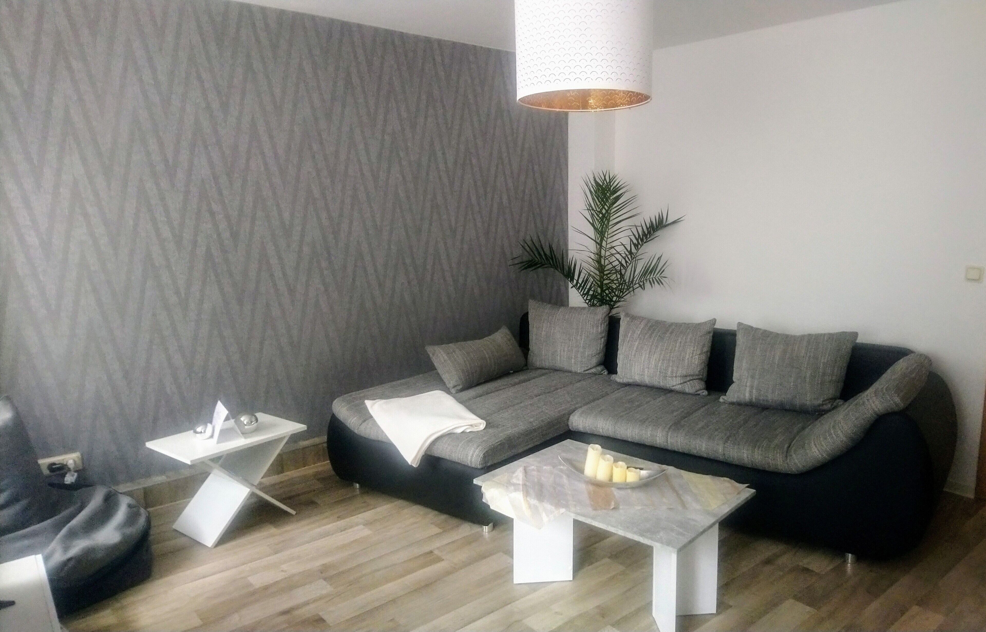 Apartment, Erdgeschoss | Wohnzimmer | LED-Fernseher