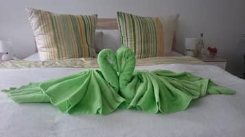 Apartment, Erdgeschoss | Individuell dekoriert, individuell eingerichtet, Schreibtisch