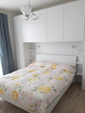 Apartamento, 2 quartos, cozinha, vista para o jardim | 2 quartos, roupa de cama