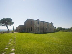 Exterior - VILLA FAMILY IL POGGINO (BUONCONVENTO)
