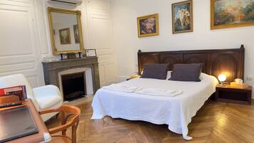 Double Room | Desk, blackout curtains, iron/ironing board, free WiFi