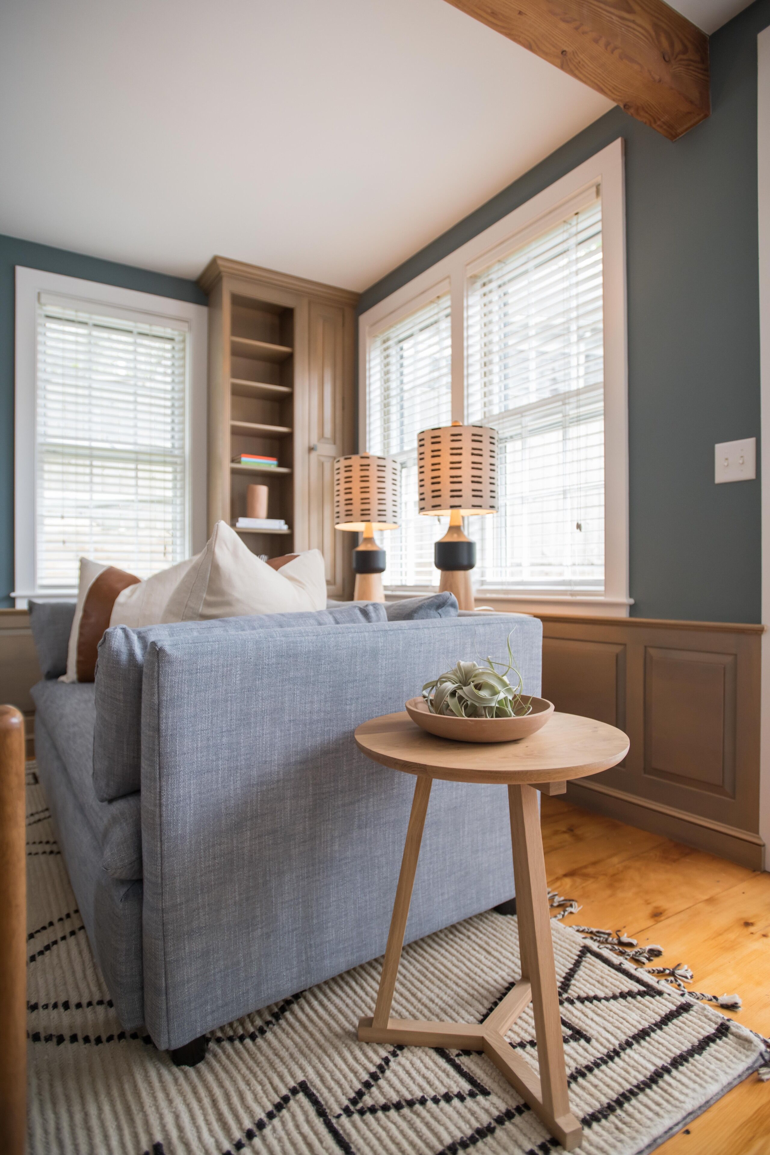 Smart-TV, peis og bøker