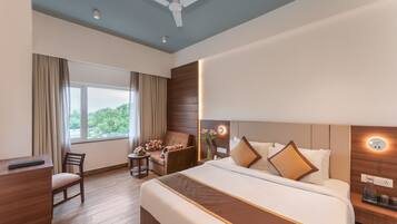 Club Room | Minibar, in-room safe, desk, laptop workspace